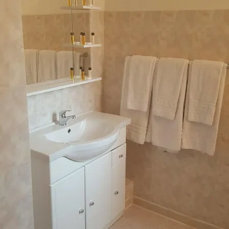Le Méditerranée 3* Porto (Corsica)