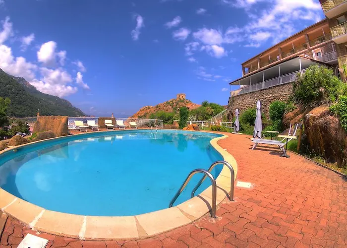 Le Méditerranée 3* Porto (Corsica)